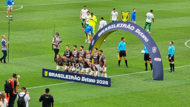 Fluminense renasce das cinzas em vitória à “la Fluminense”